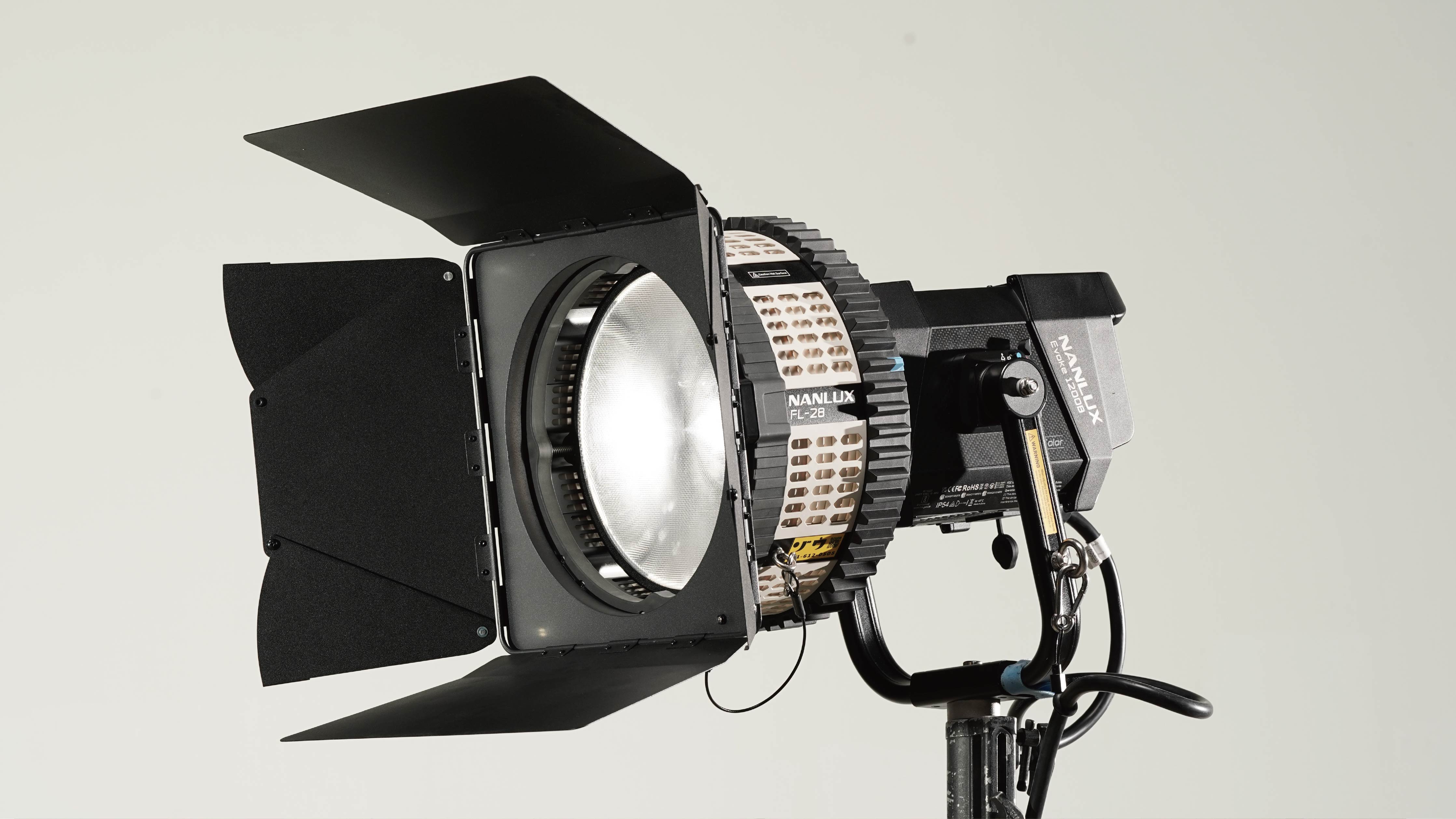 NUNLUX EVOKE 1200B + FL-28　LEDライト　フレネルレンズ