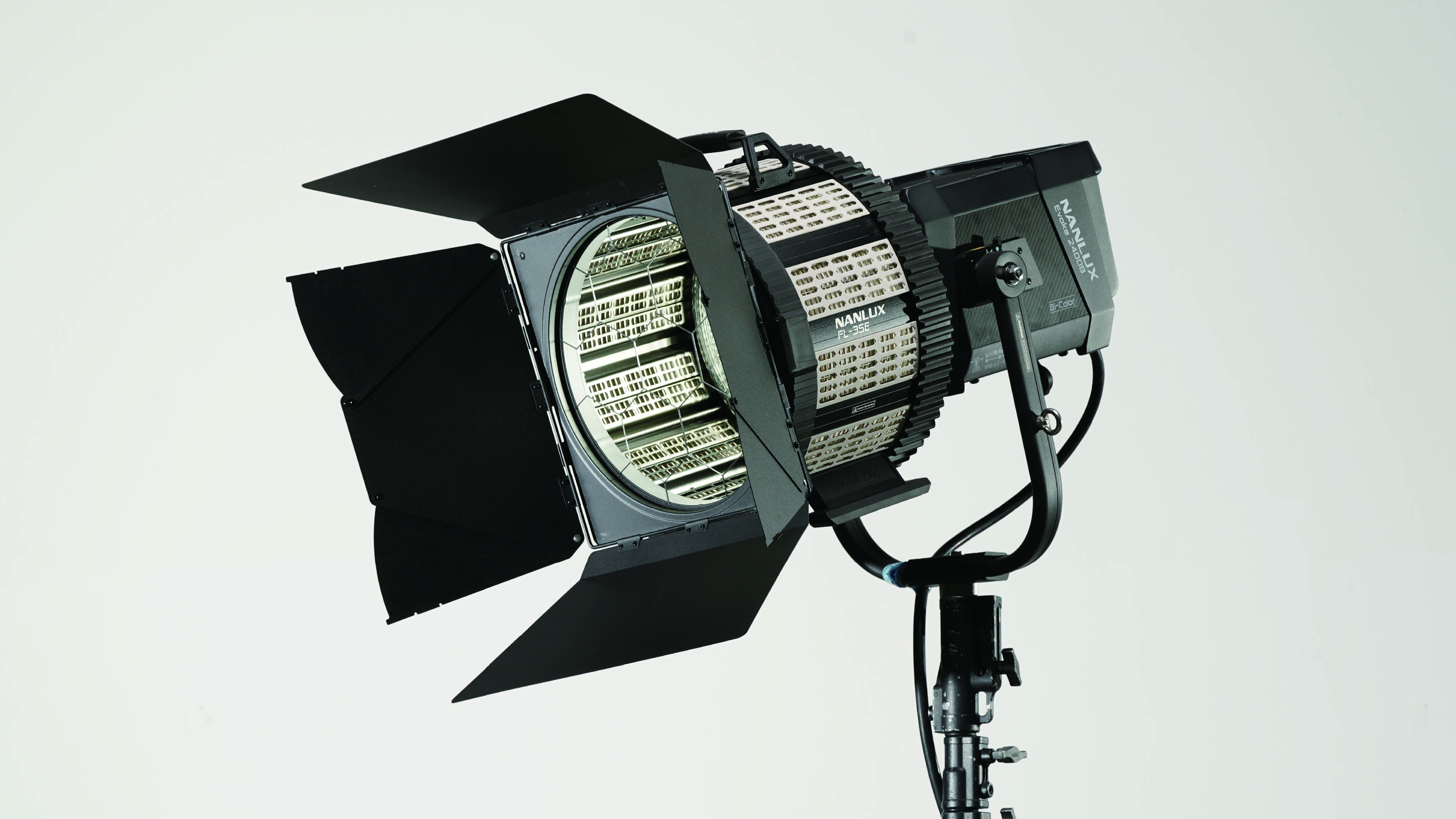 NUNLUX EVOKE 2400B + FL-35E　LEDライト　フレネルレンズ